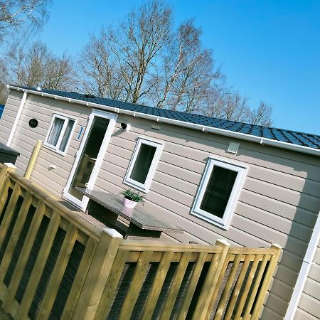 Bj Chalets - De Rug 1 - Vakantiepark Lauwersoog - Luxe Chalet Met Vaatwasser! Vroege Incheck! Exteriör bild