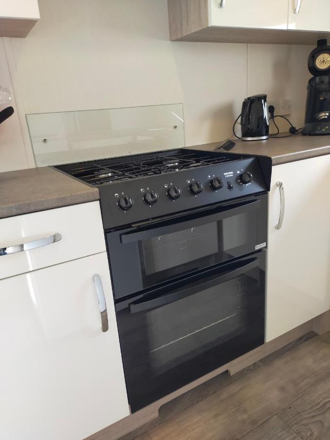 Bj Chalets - De Rug 1 - Vakantiepark Lauwersoog - Luxe Chalet Met Vaatwasser! Vroege Incheck! Exteriör bild